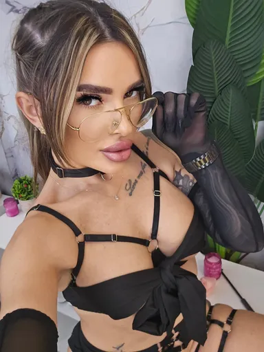 Amira Belle