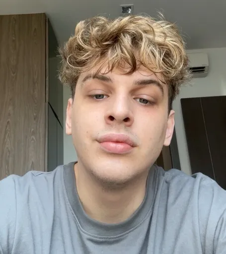 Andywithabigdic