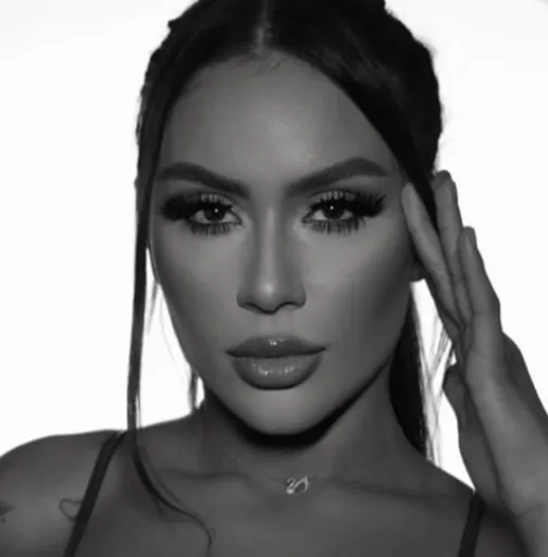 ANITTA HOT