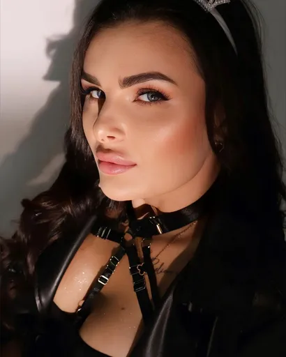 Annie Dark♠