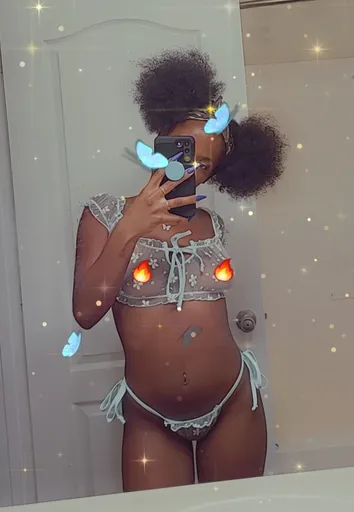 AriaBabe