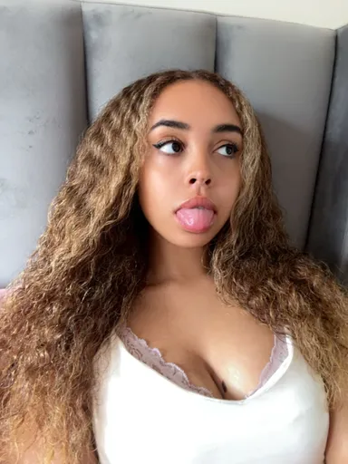 𝐁𝐀𝐃 𝐁 𝐒𝐈 🎀 🇬🇧 FREE ONLYFANS ☁️✨