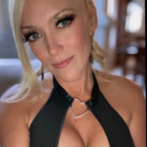 BellaPlaysAfterDark