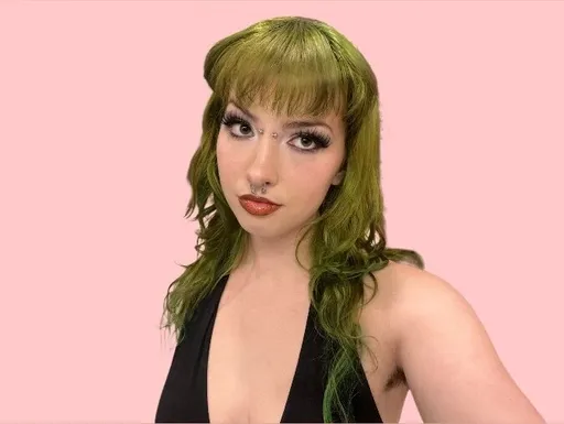 Bella Saint