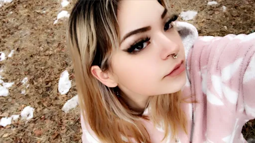 B💋