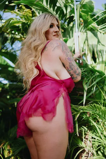 bombshellblondegirl