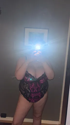 Boobs make u smile😈