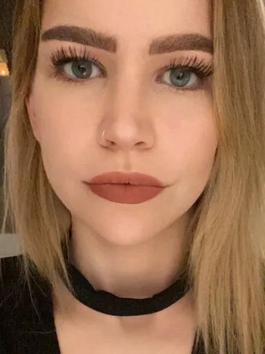 Laura 🖤