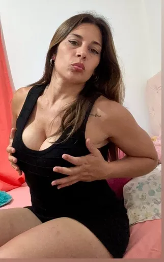 𝐁runette Emily 🥵💦