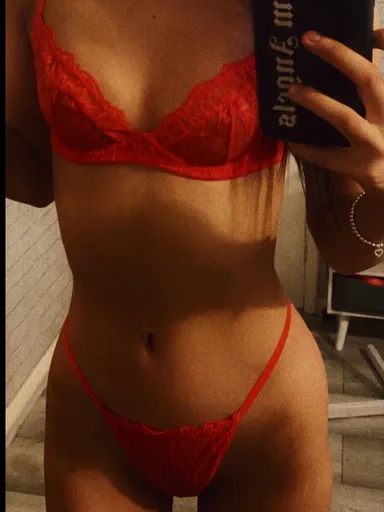 Brunettebbygrl
