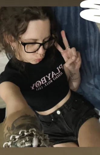 Chickiwithglasses