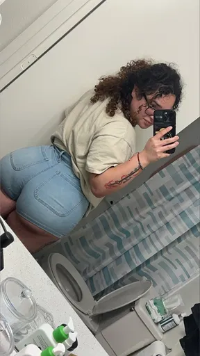 Curly hair brat