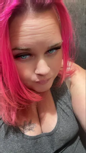 Curvy blue eyes