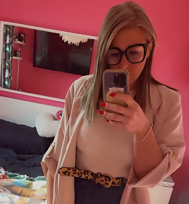 Curvy Abbii