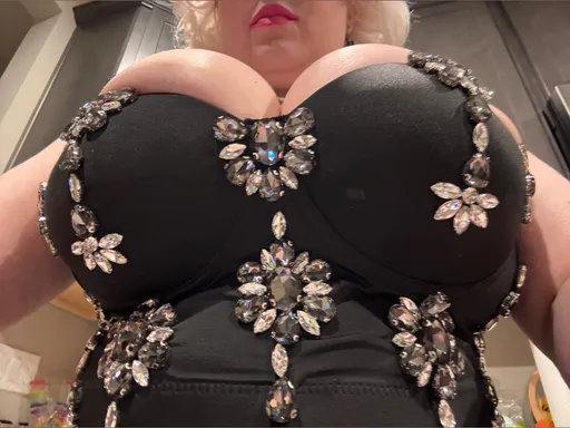 curvymmonroefree