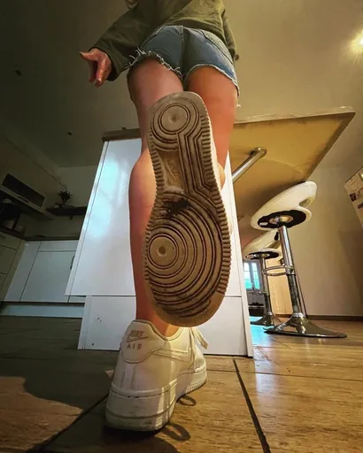 Goddess_Leni