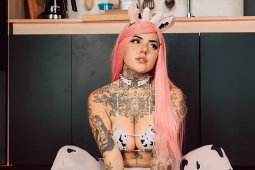 cyber waifu