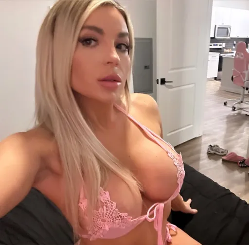 Dallas Nicole VIP