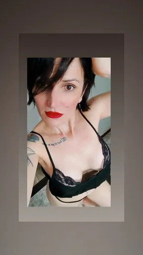 Angel Gris Latina
