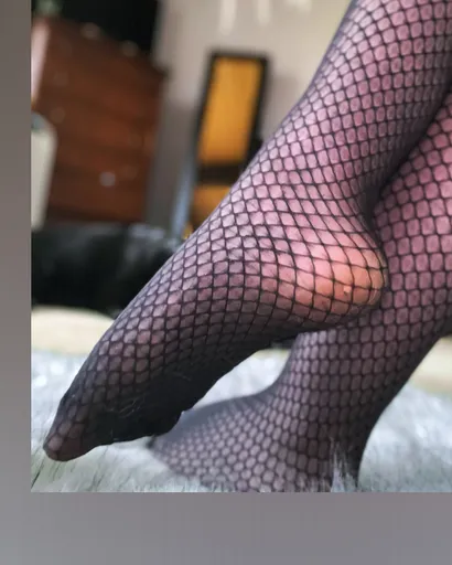 Dirty Little Tootsies
