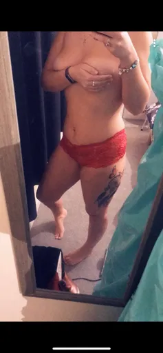 Curvy mom