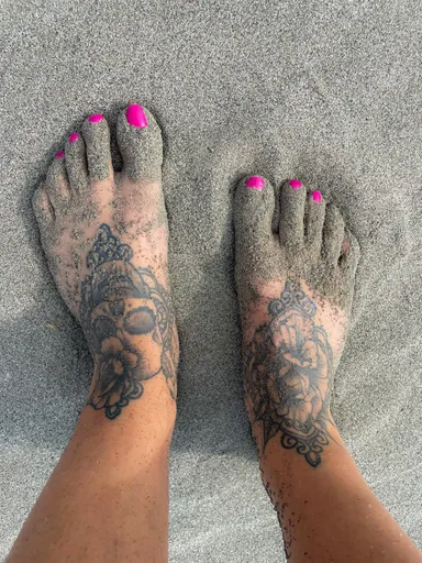 Elas Beautiful Feet