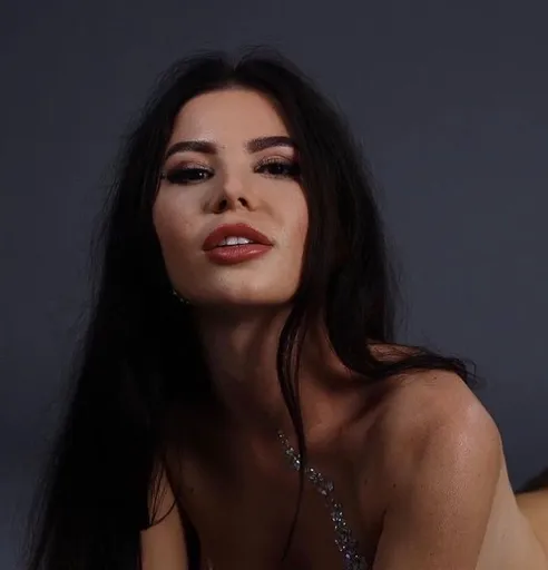 Elise B. 🏆#1 AVN Award Nominated 🏆