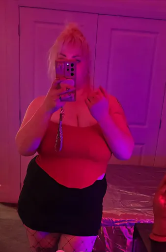 Ellie 🍑