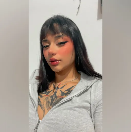 Emmily-69