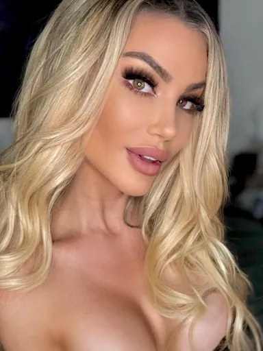 Evie | Blonde American Princess