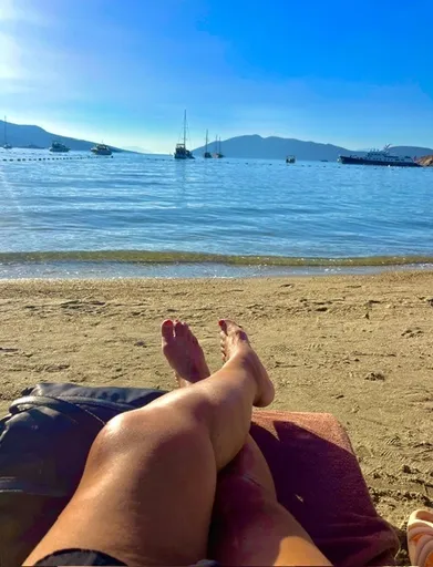 Kinky but cute feet