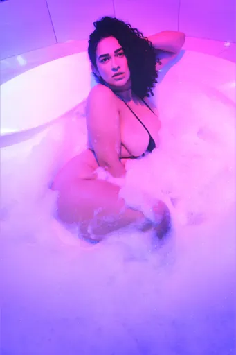 CurvyRose 🌹