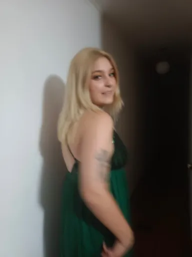 Blonde hottie❤️