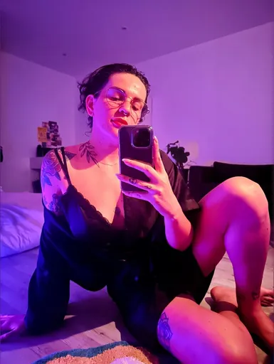 YOUR KINKY GODDESS 👑