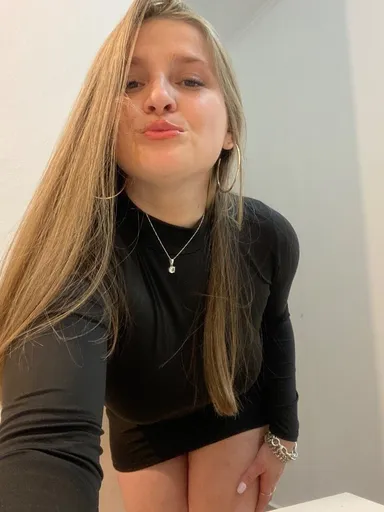 𝐏𝐞𝐪𝐮𝐞𝐧̃𝐚 𝐣𝐚𝐢𝐢 𝐡𝐨𝐭𝐭🍑