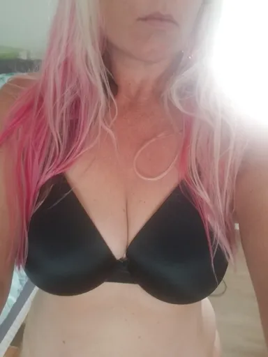Hotblondeboobs