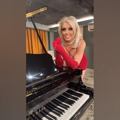 Hot Glammy