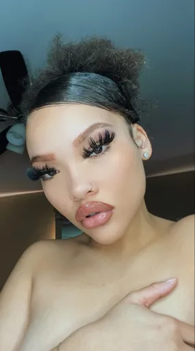 Onmylightskinnedshii