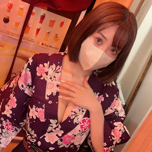 Erina🍻Waitress at a crumbling IZAKAYA💔