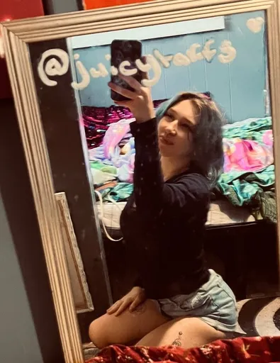 (❍ᴥ❍ʋ) 𝘏𝘰𝘵~𝘊𝘢𝘮~𝘎𝘪𝘳𝘭