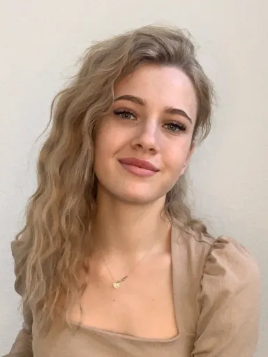 🕊 𝔹𝕃𝕆ℕ𝔻𝔼 𝕂𝕀ℝ𝔸 😇