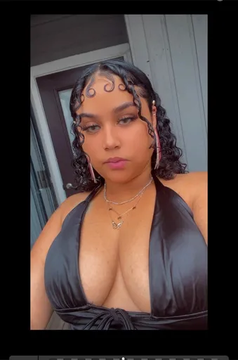 𝓚𝓾𝓼𝓱💨 & 𝓡𝓸𝓼𝓮𝓼 🥀