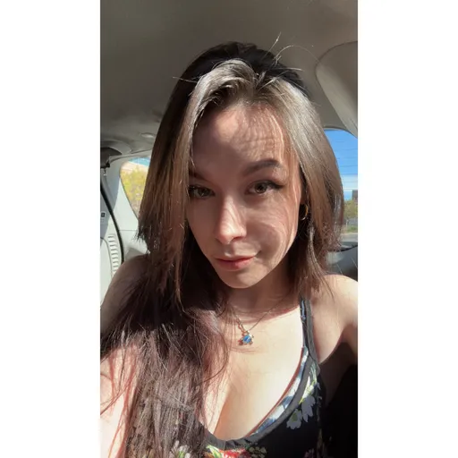 daddy’s little whxre 🖤