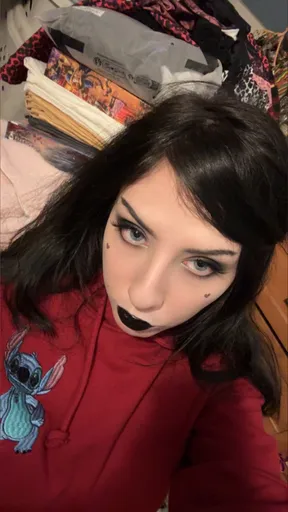 𝘝𝘪𝘷𝘪𝘢𝘯 𝘥𝘦𝘷𝘪𝘯𝘦 𝘨𝘰𝘥𝘥𝘦𝘴𝘴🥀🖤