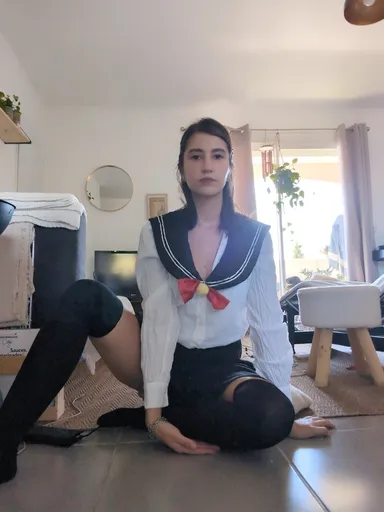 La petite Carmela 🦶💦
