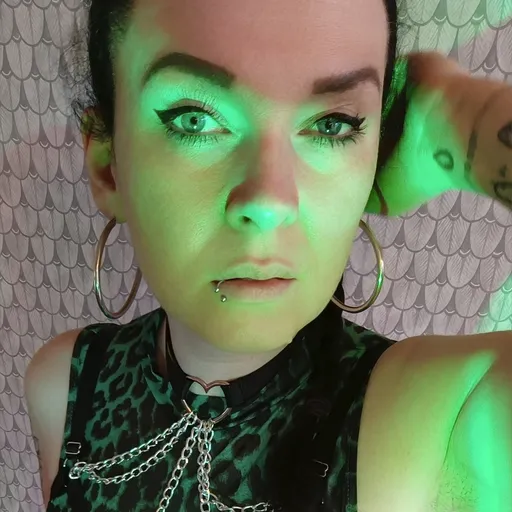 💗 Lara Vixette 💗 BDSM & Medical Gloves
