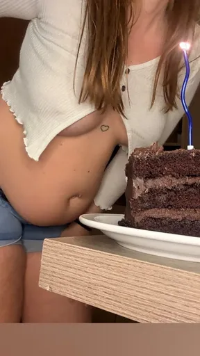 🧁 𝐻𝑢𝑛𝑔𝑟𝑦 𝑄𝑢𝑒𝑒𝑛 👑