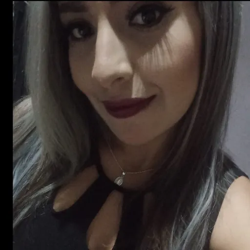 Lesly Flores