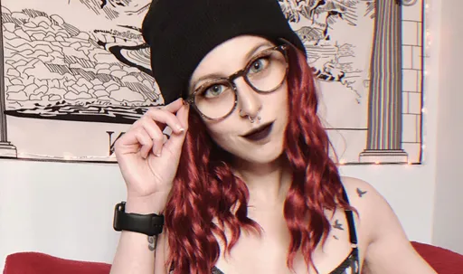 SLIMTHICK GOTH BABE 🥵 FREE