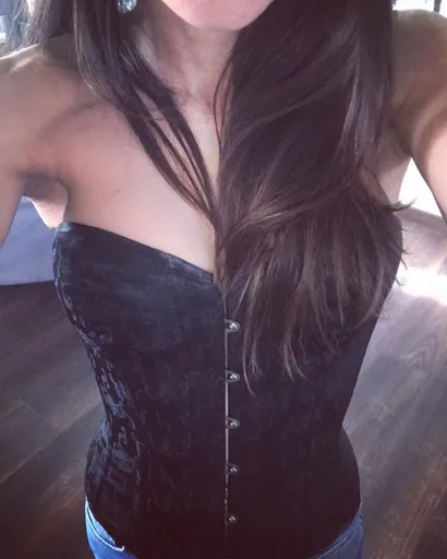 Lia_x_Bell
